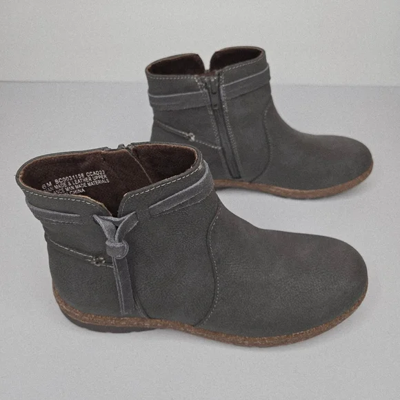 BOC by Born Women Addi Gray Flat Ankle Boots Booties Size 6 - Picture 4 of 9